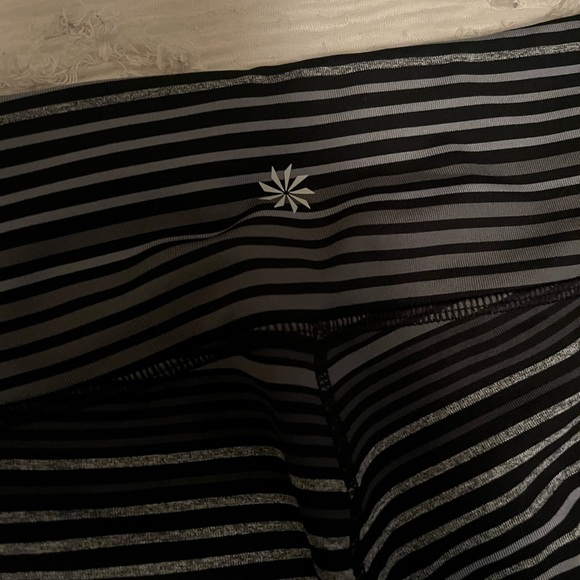 2 pairs of athletica leggings for sale. - Picture 2 of 7